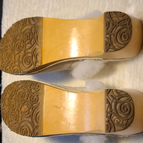 UGGS - Picture 8 of 10